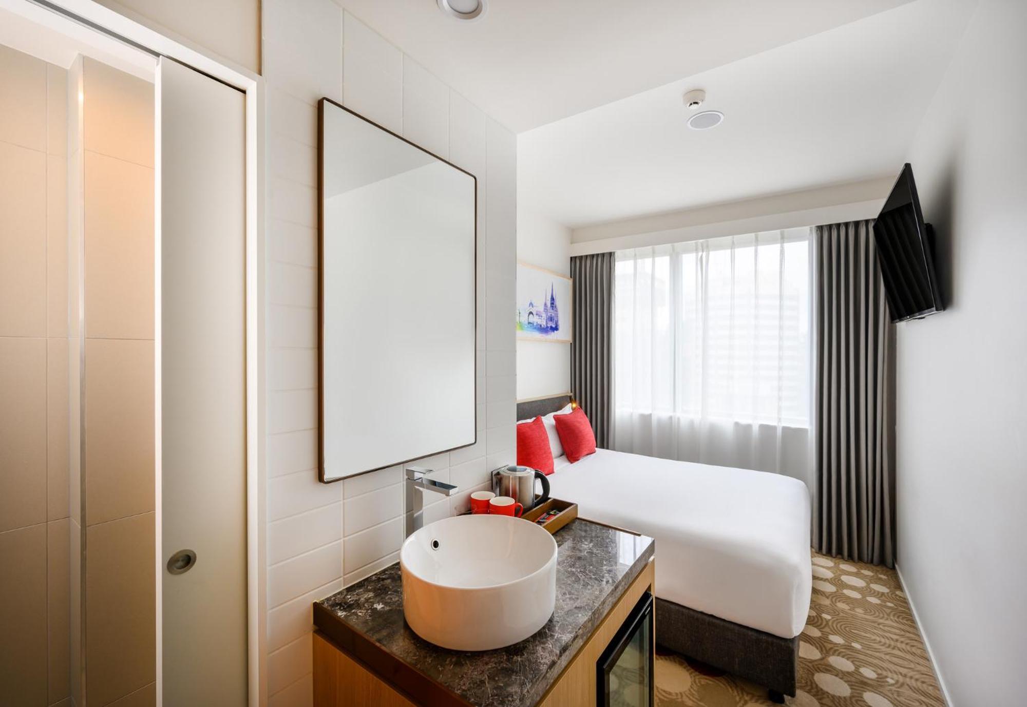 Compact Queen Room