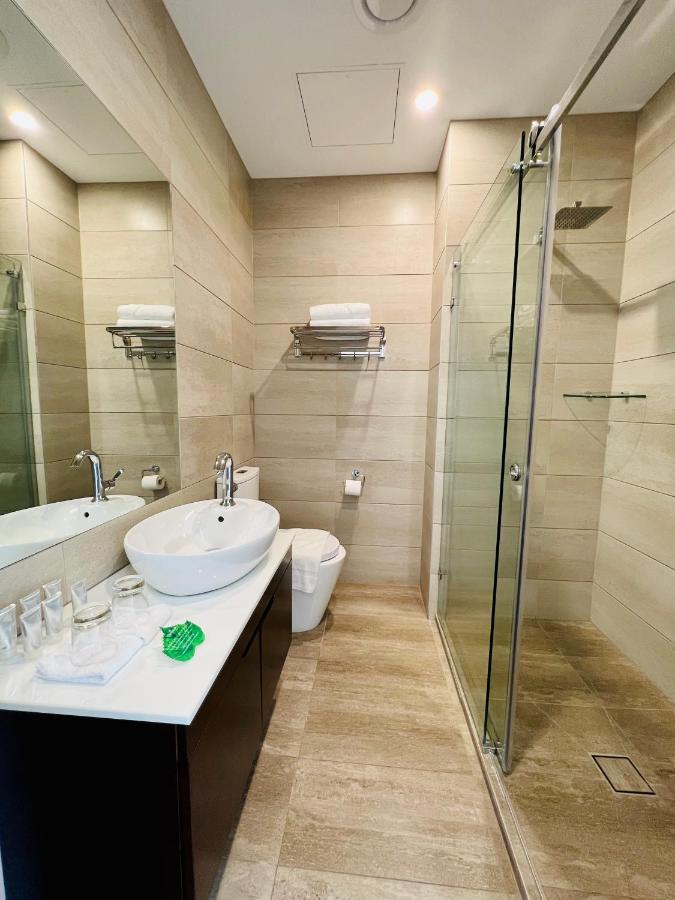 Deluxe King Suite
