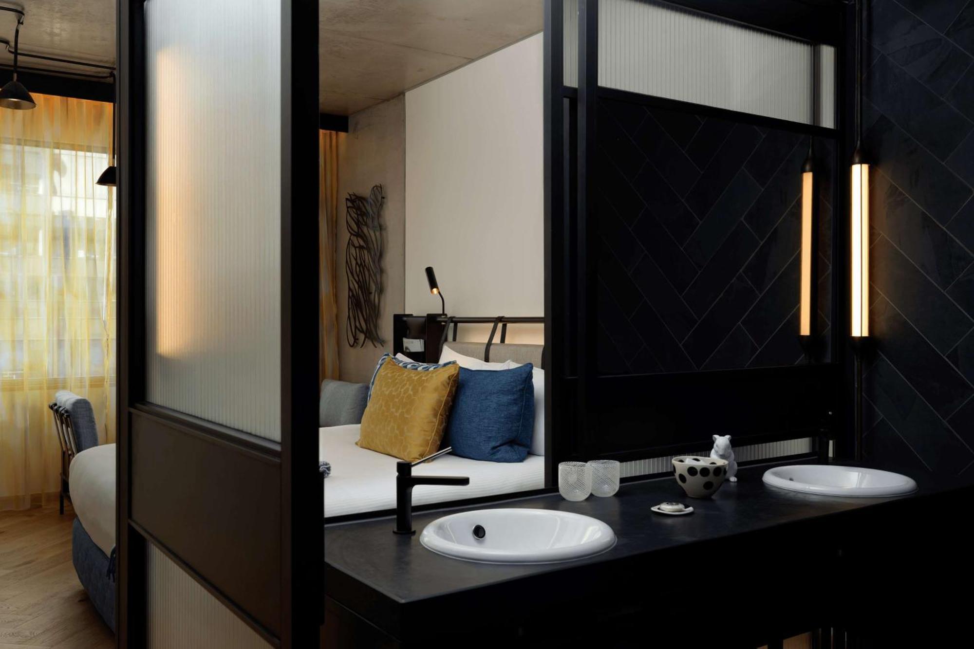 QT Accessible King Room