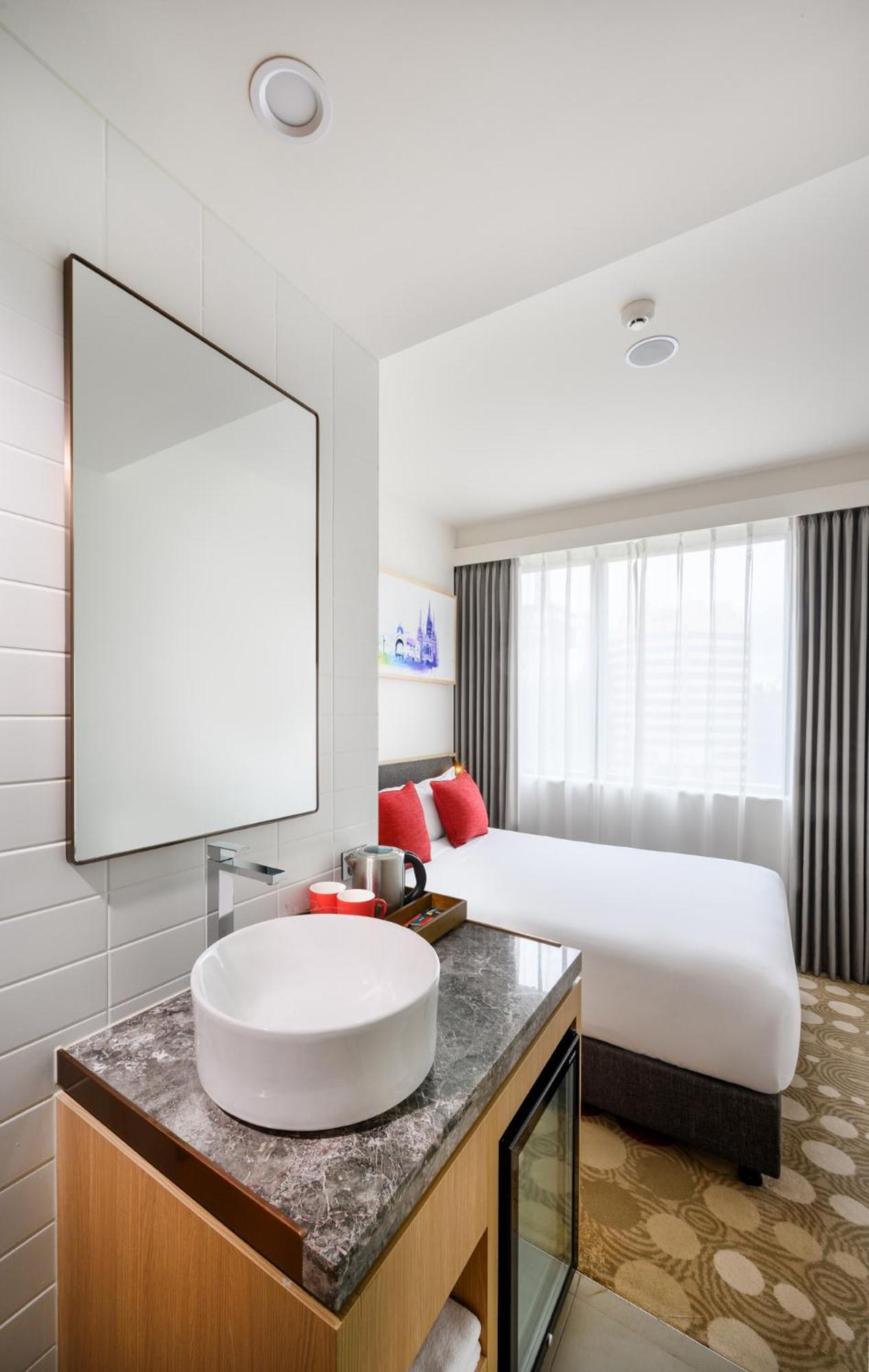 Compact Queen Room