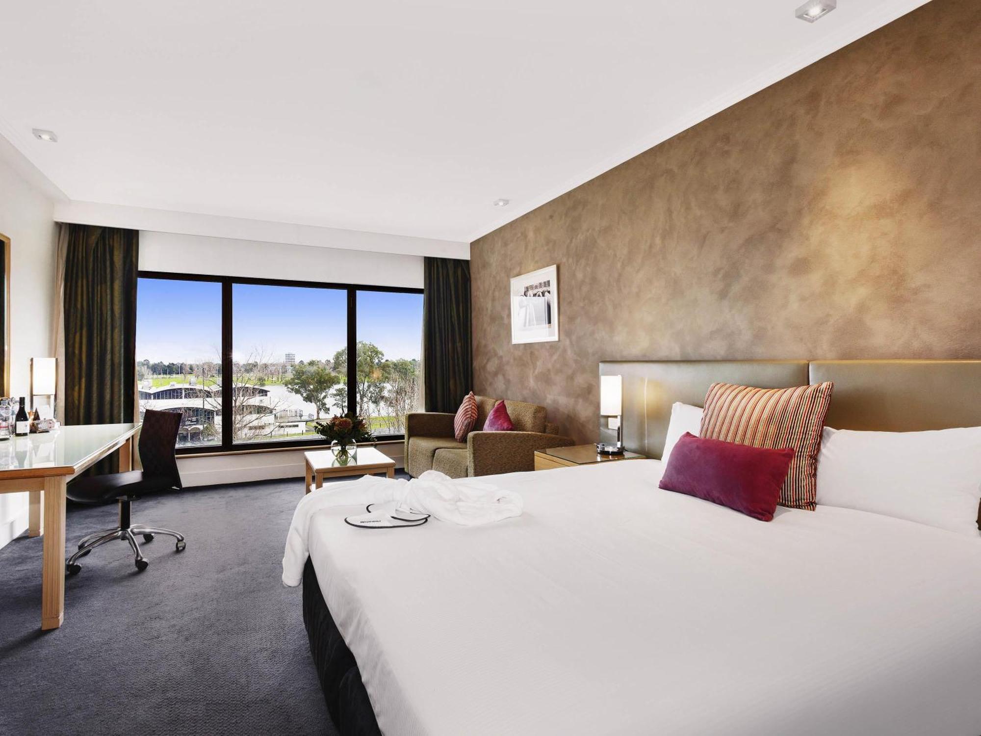 Privilege Kamer met Kingsize Bed en Uitzicht op het Meer