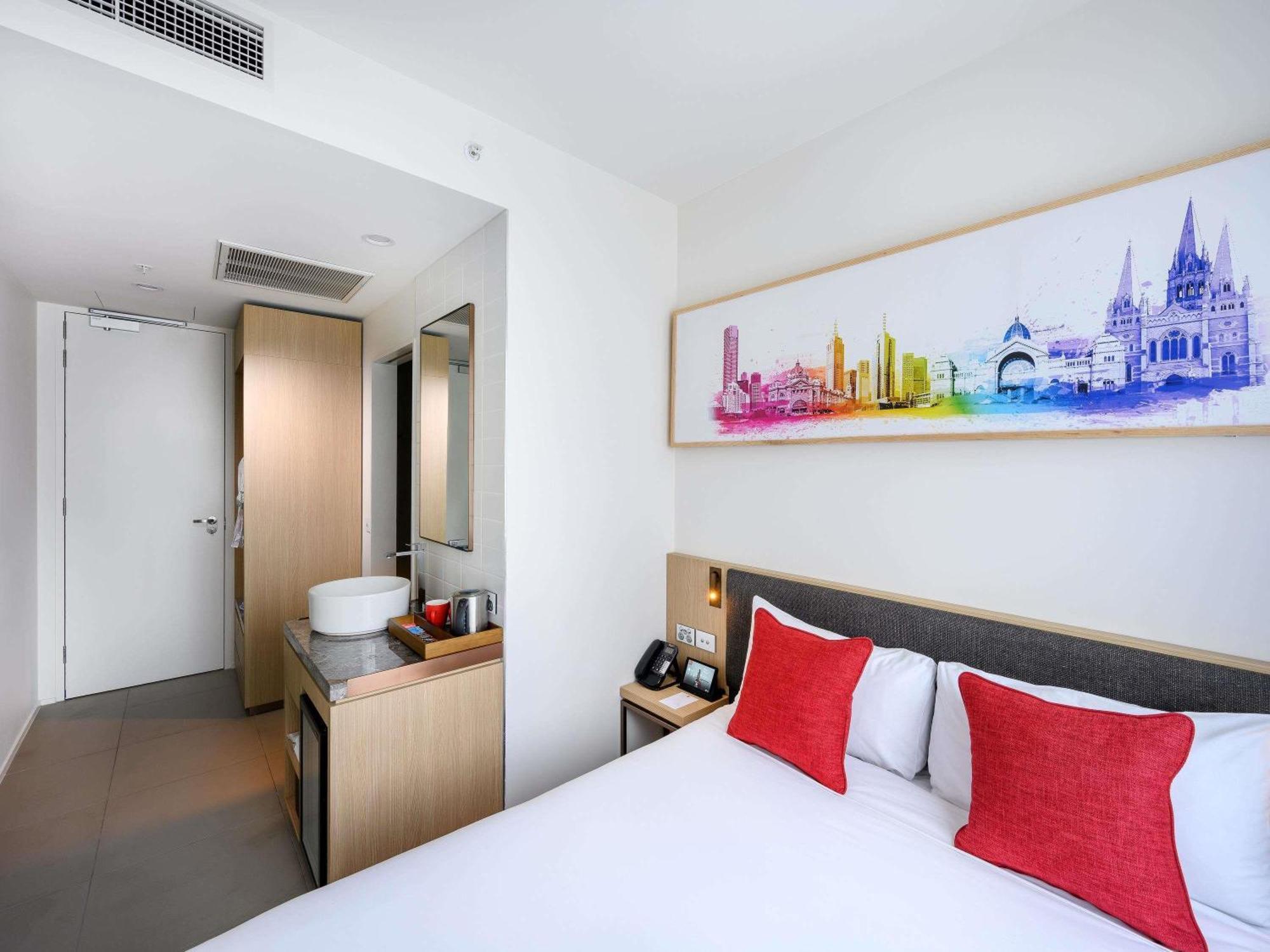 Compact Queen Room