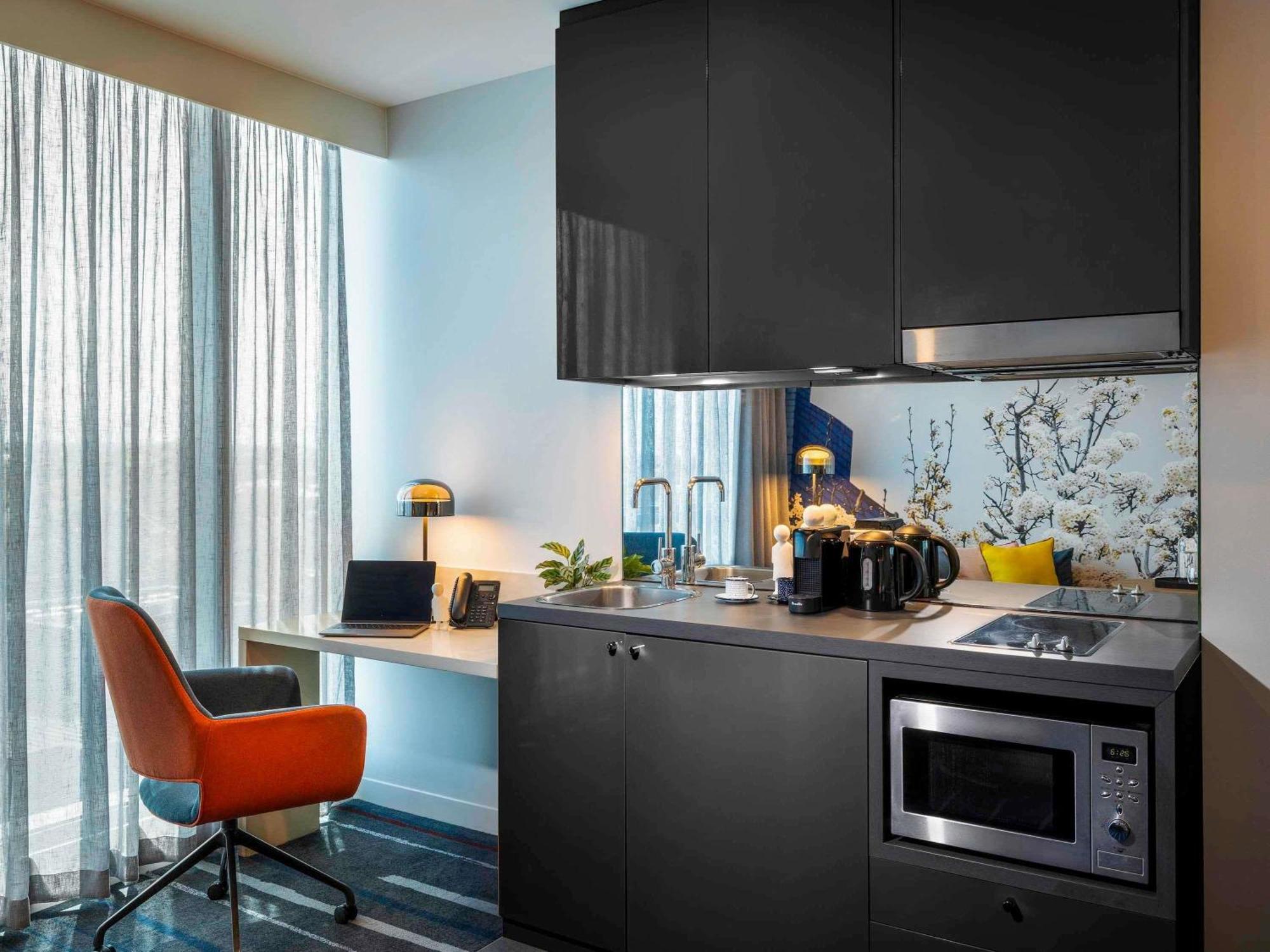 Estudio con 1 cama extragrande y zona de cocina