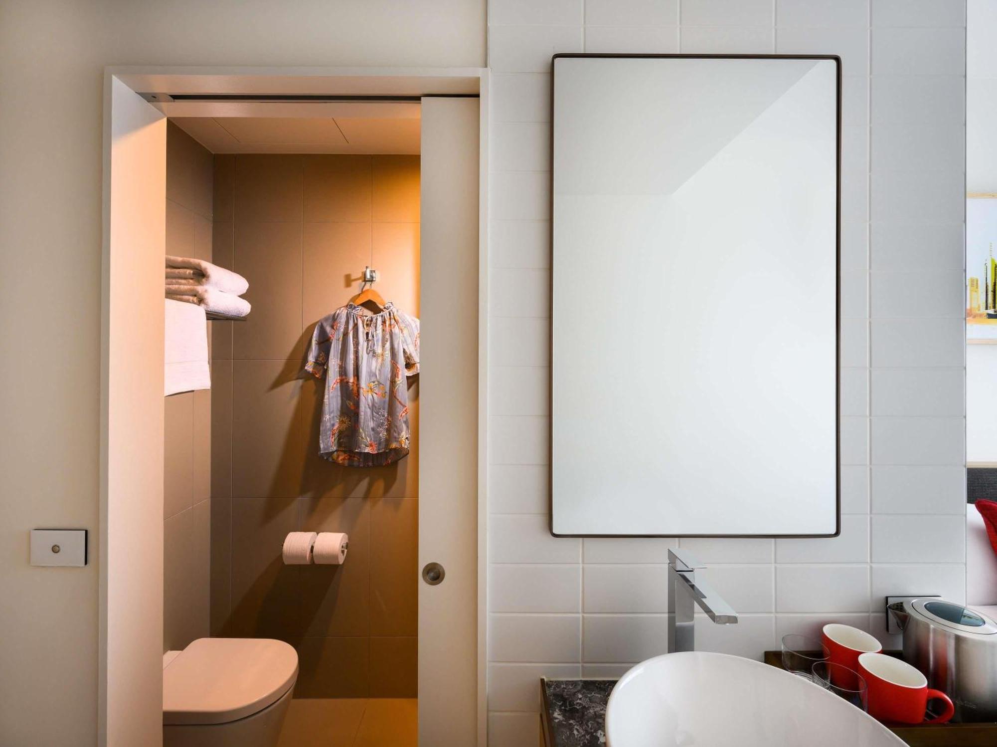 Compact Queen Room