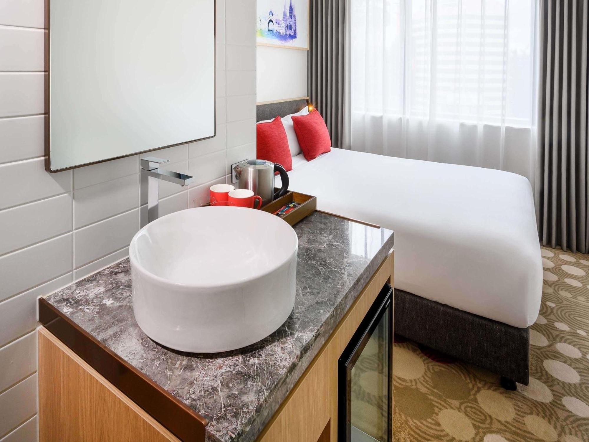Compact Queen Room