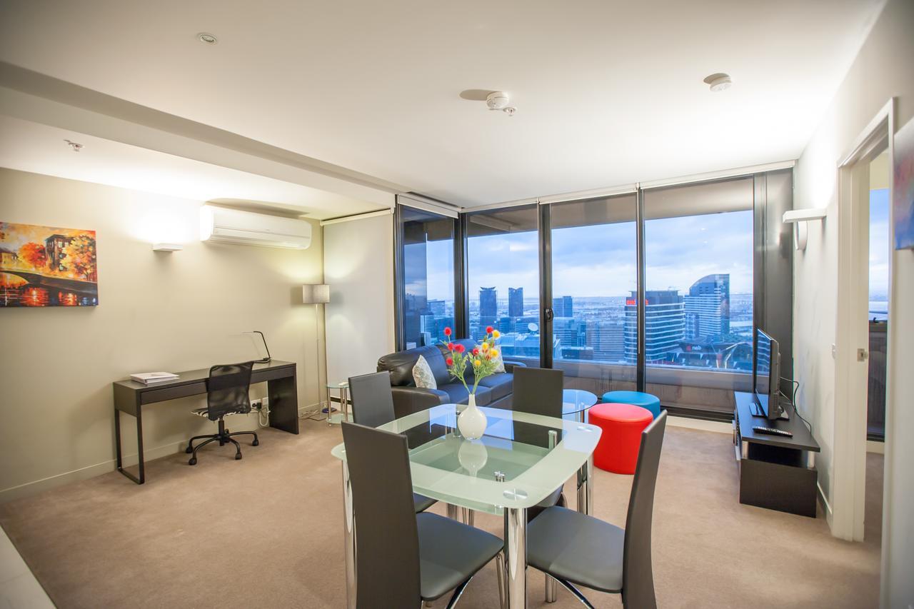 Deluxe One-Bedroom Apartment Balcony